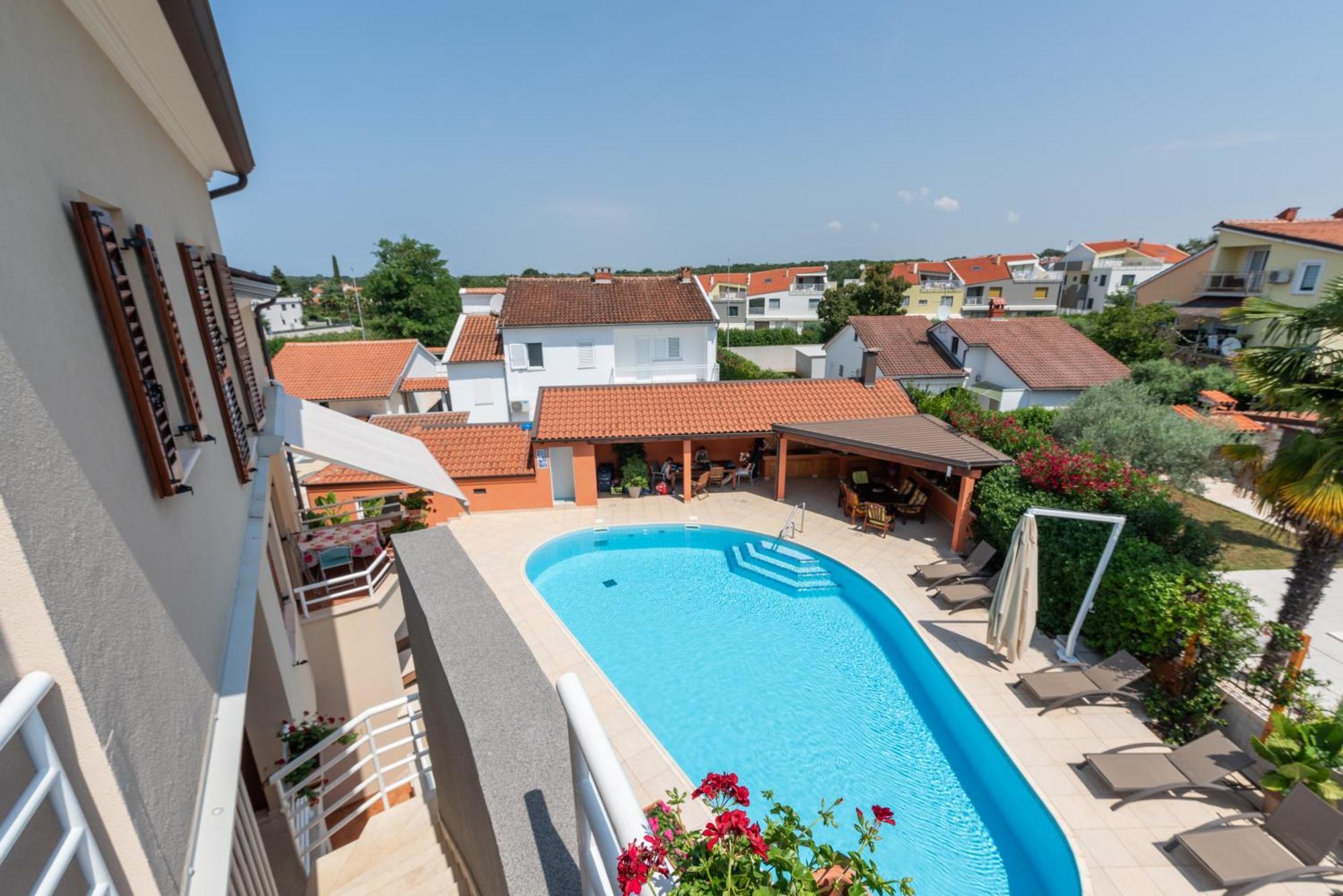 Apartment Complex Irena With Pool Poreč Exterior foto